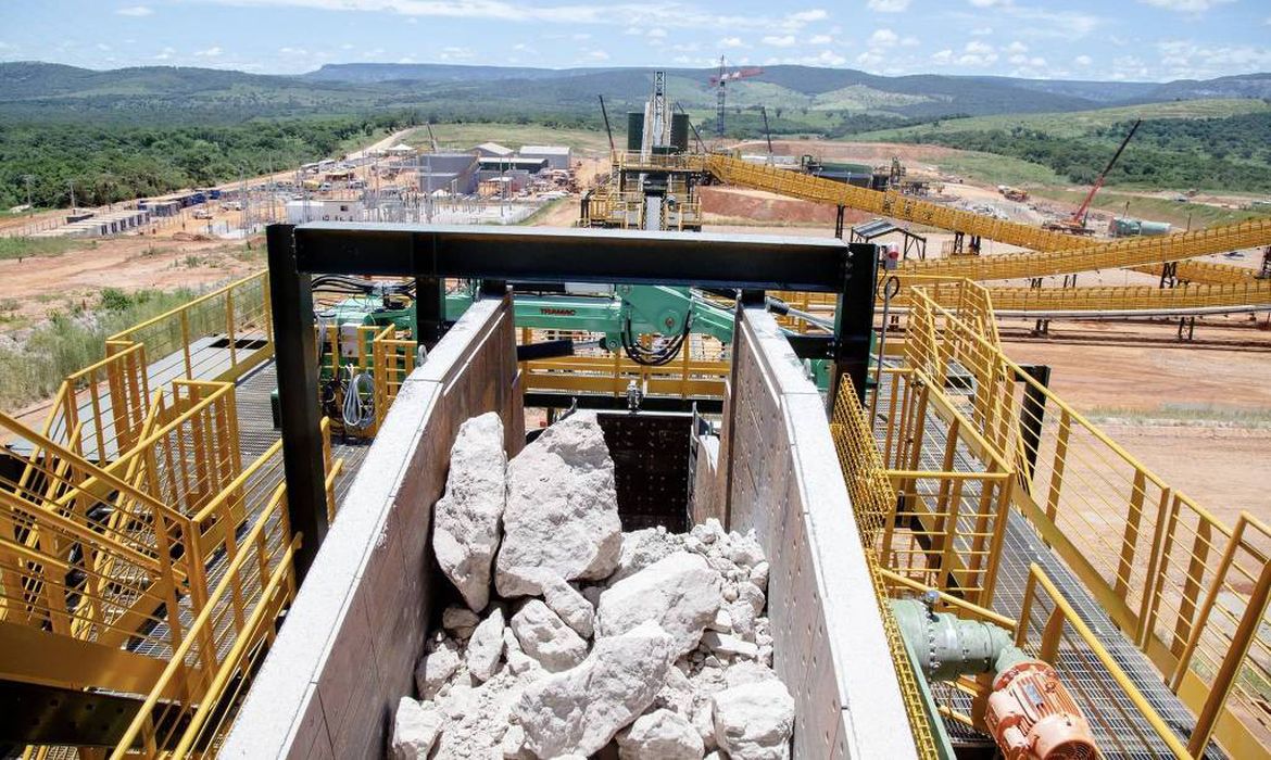 CMN amplia crédito emergencial e reduz juros para fertilizantes e minerais estratégicos