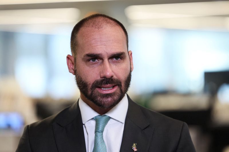 Caixa leva apartamento de Eduardo Bolsonaro a leilão no RJ por dívida