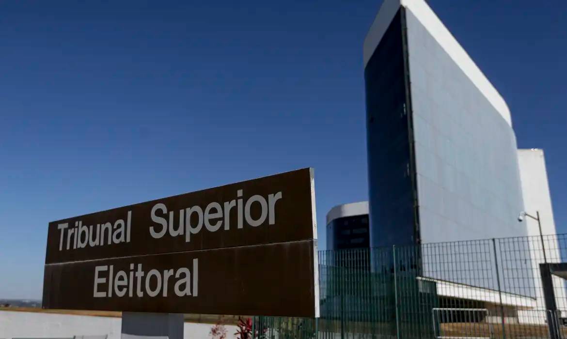 TSE abre fogo contra registros de Lula, Flávio e Zema; embate judicial começa