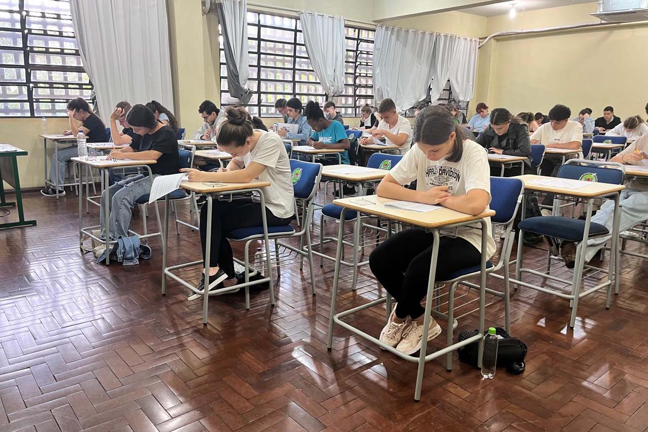 Universidades estaduais do Paraná abrem 9,5 mil vagas e testam sistema educacional