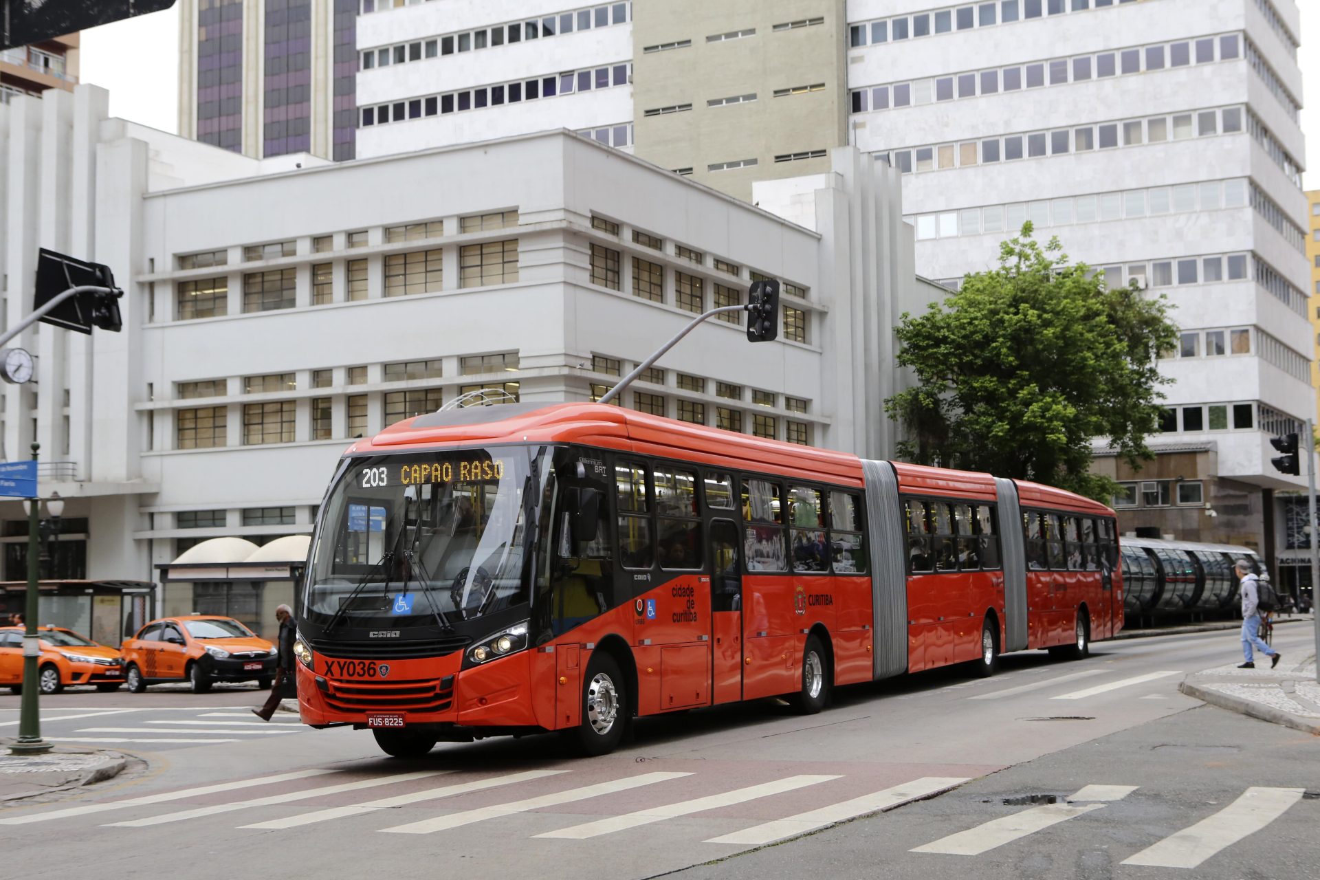 BRT de Curitiba completa 52 anos mantendo prioridade no transporte coletivo