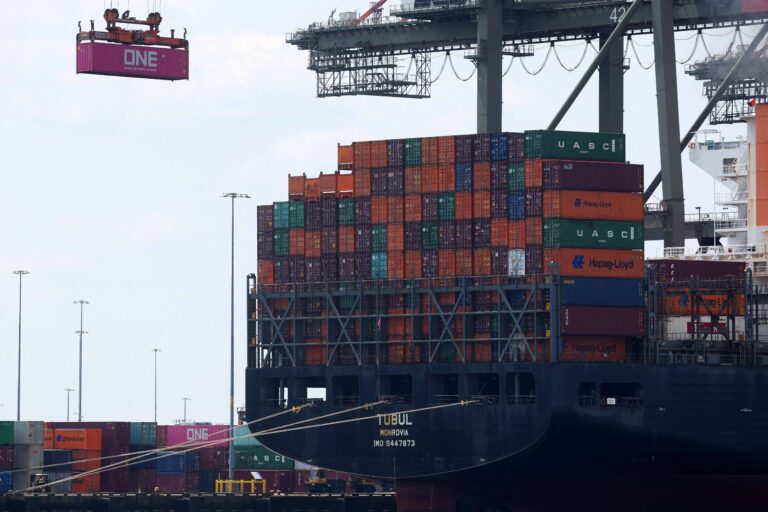 Trump impõe tarifaço e exportações brasileiras aos EUA despencam quase 10%