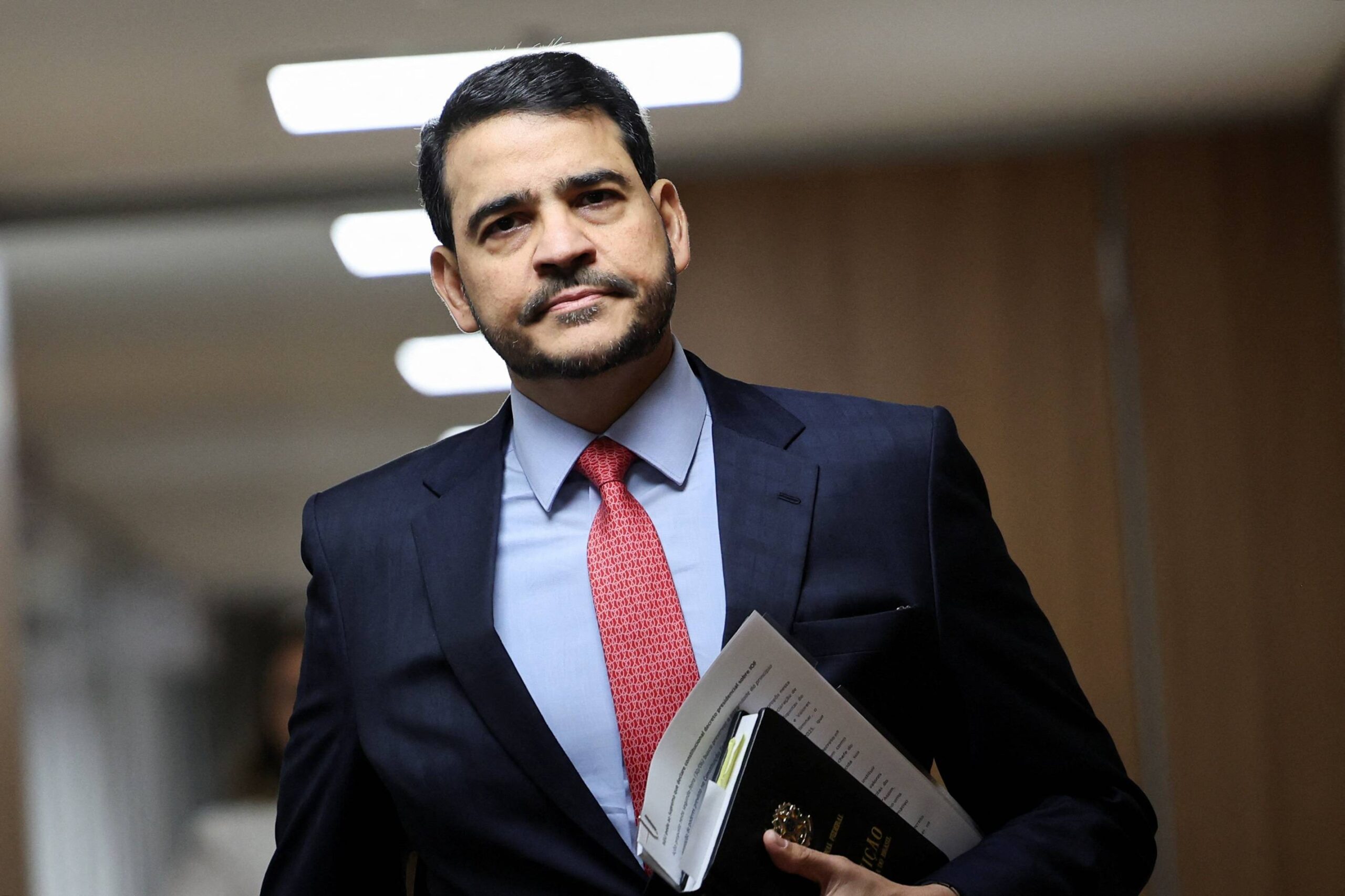AGU desafia decisão de Mendonça e exige julgamento pleno no STF sobre PF