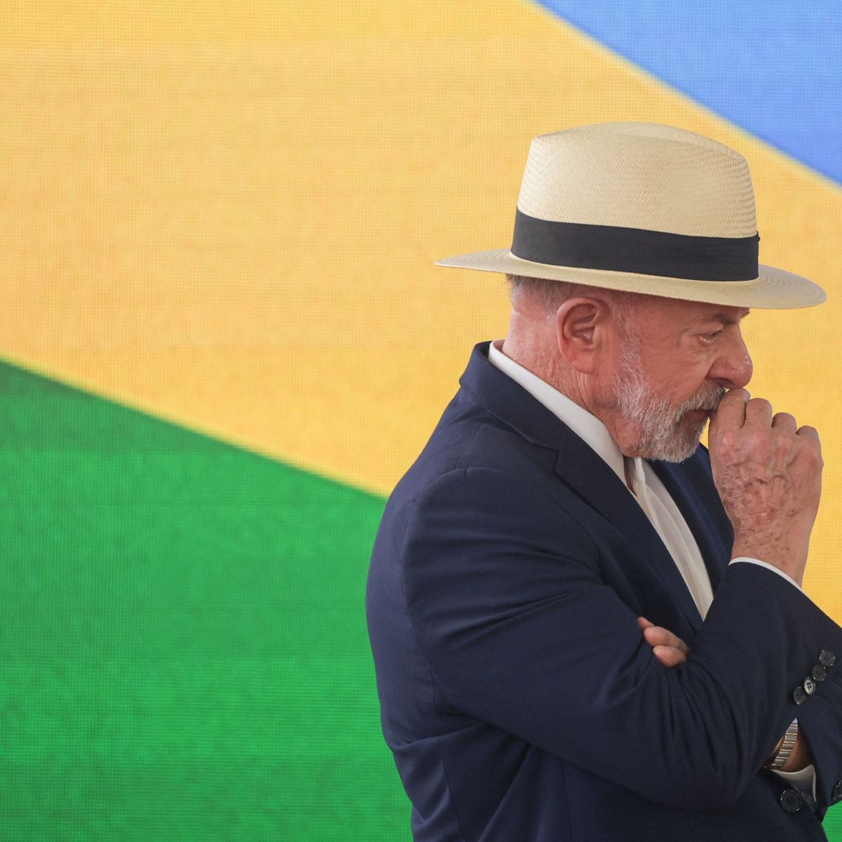 Lula denuncia loteamento político e travas no Cade durante jantar