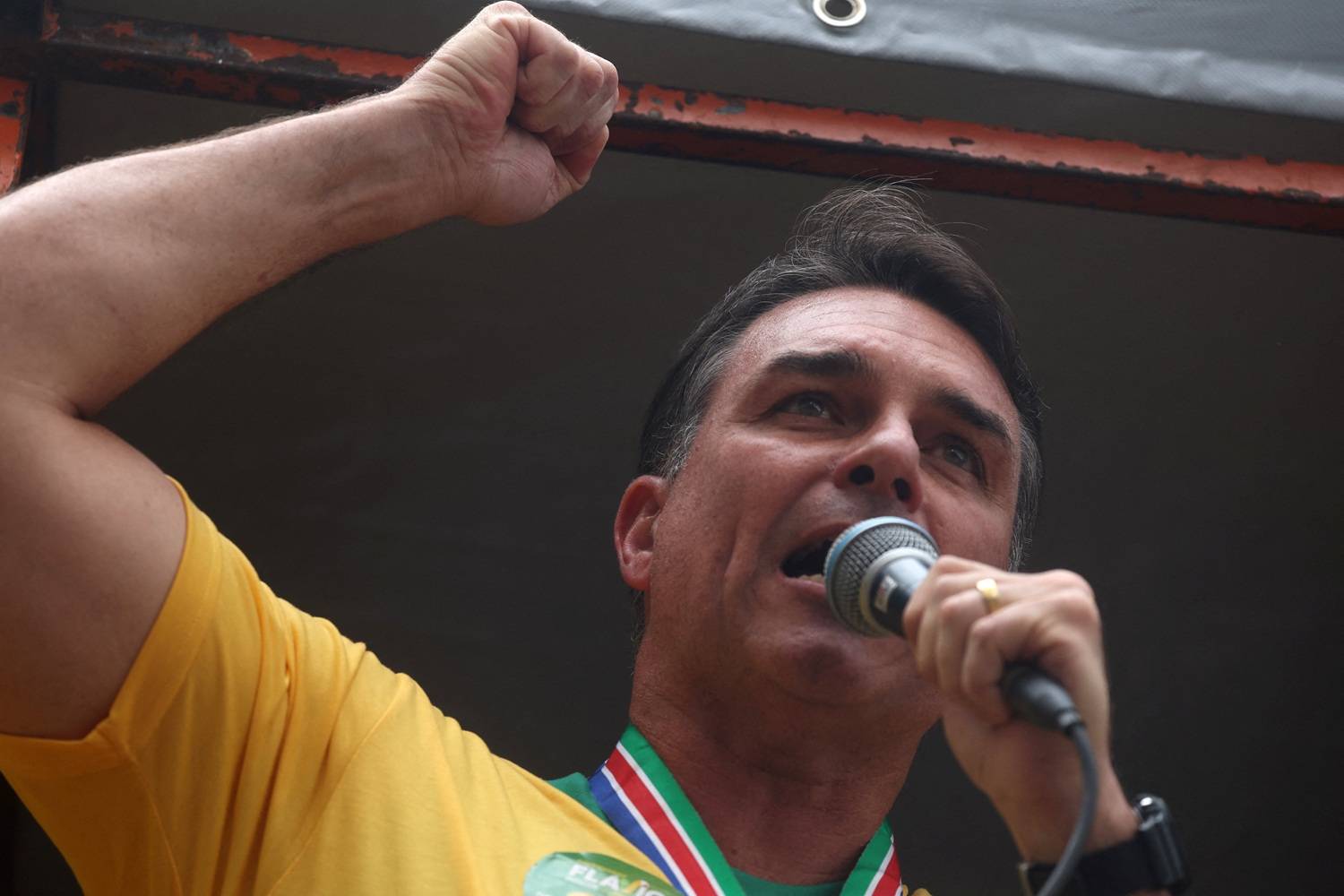 Flávio Bolsonaro mira voto útil e Sudeste para última semana de campanha