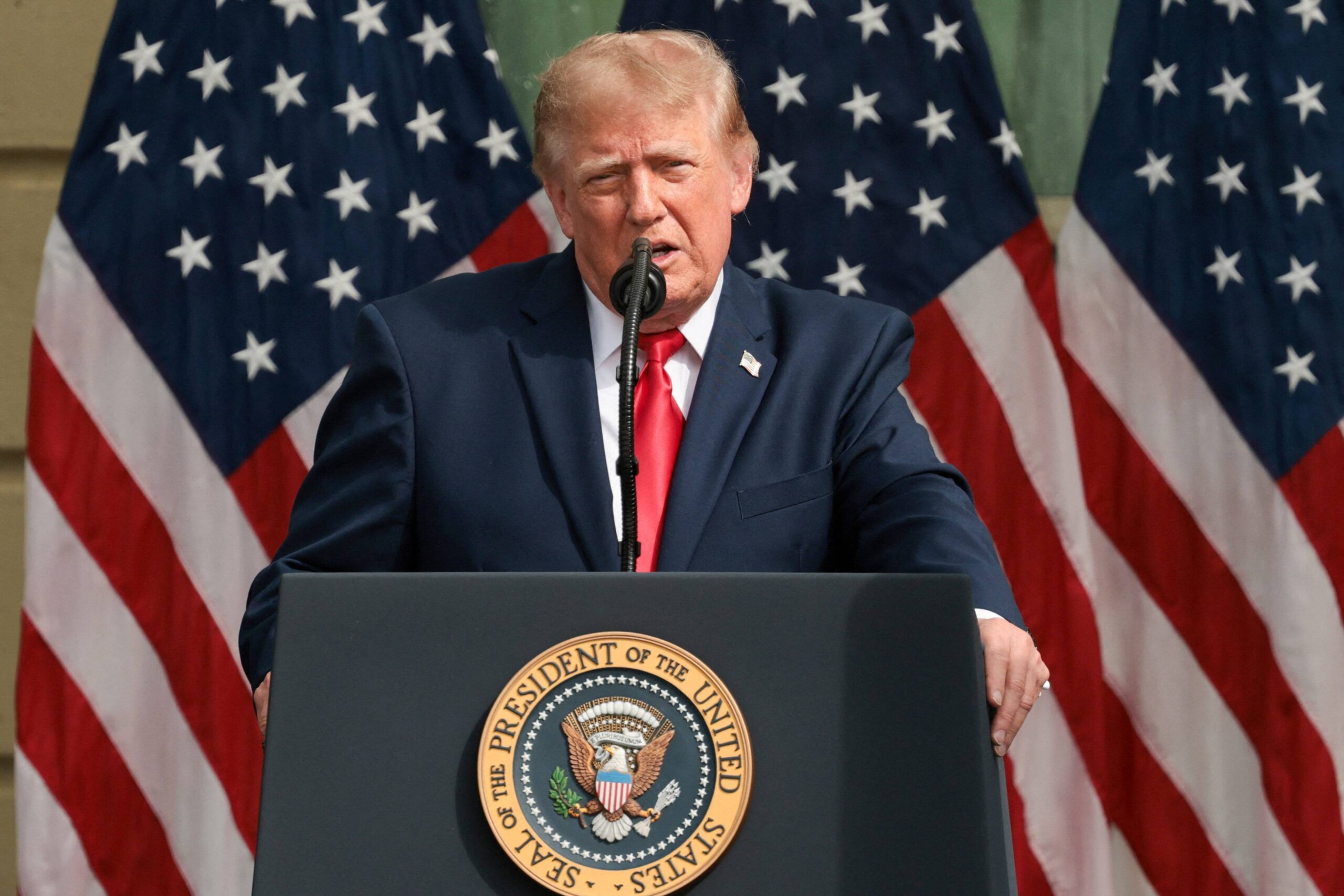 Trump avalia proibição da exportação de diesel para conter alta de preços