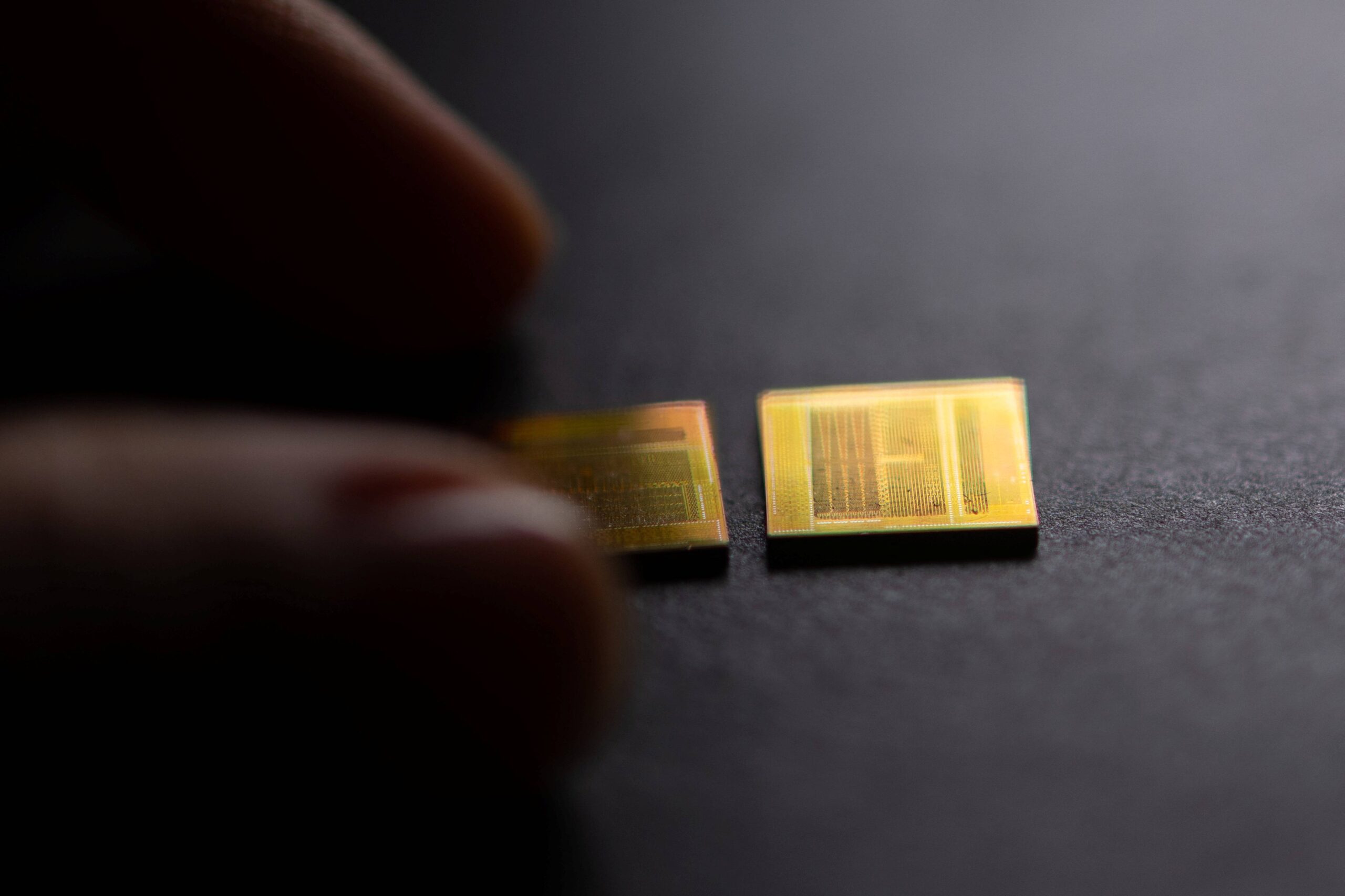 Micron projeta receita acima do esperado com demanda forte por chips de IA