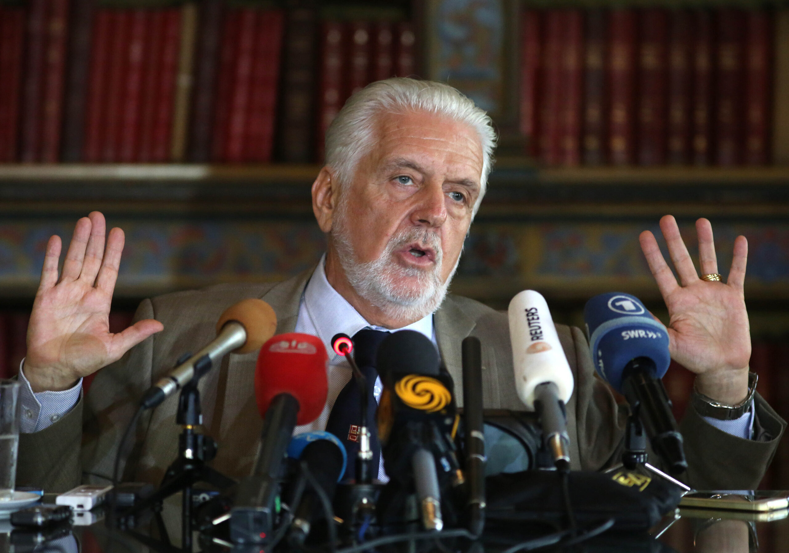 TRE-BA ordena retirada de site com simulação de conversas de Jaques Wagner