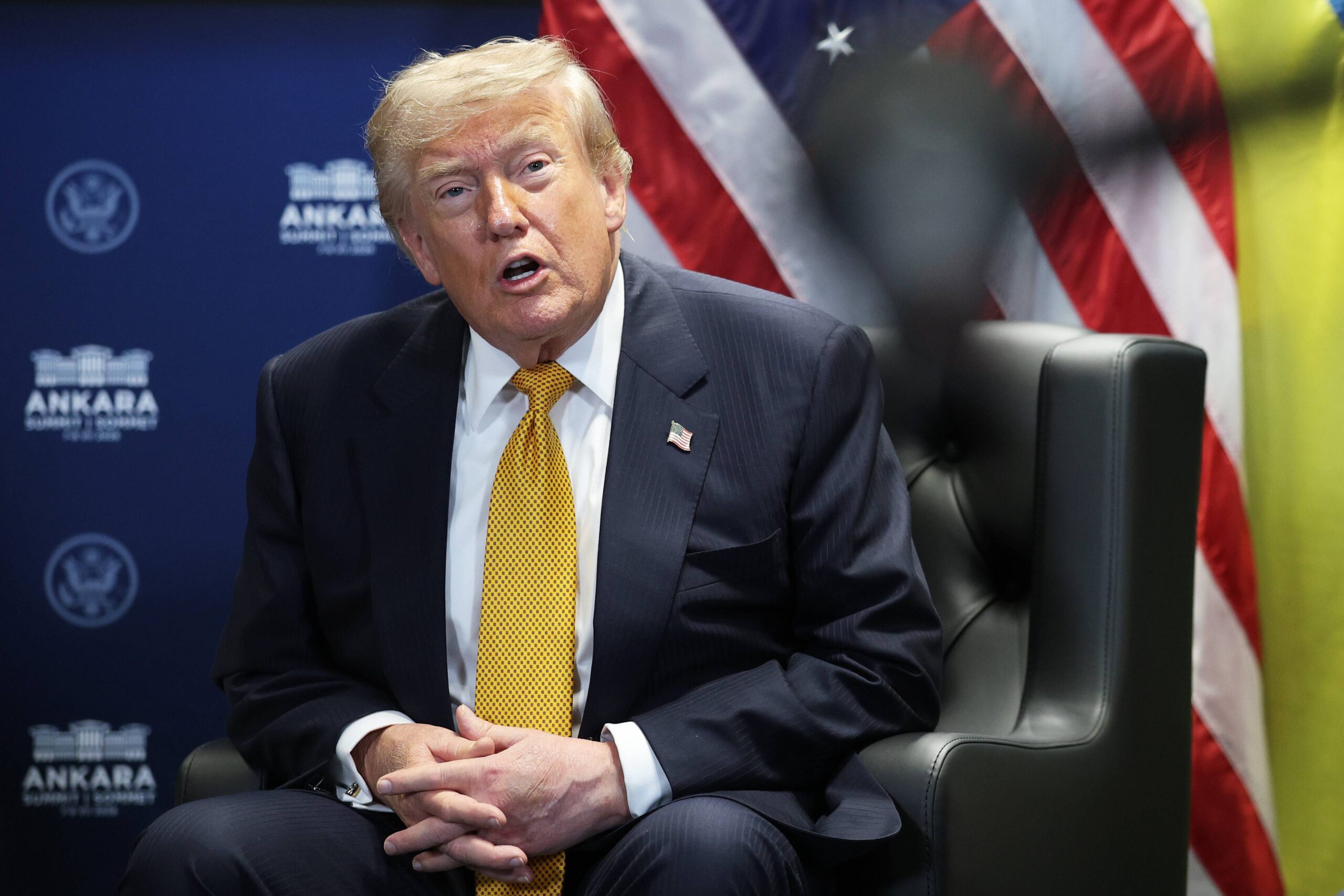 Trump busca equilíbrio entre inovação e regulação na IA em reunião com empresas