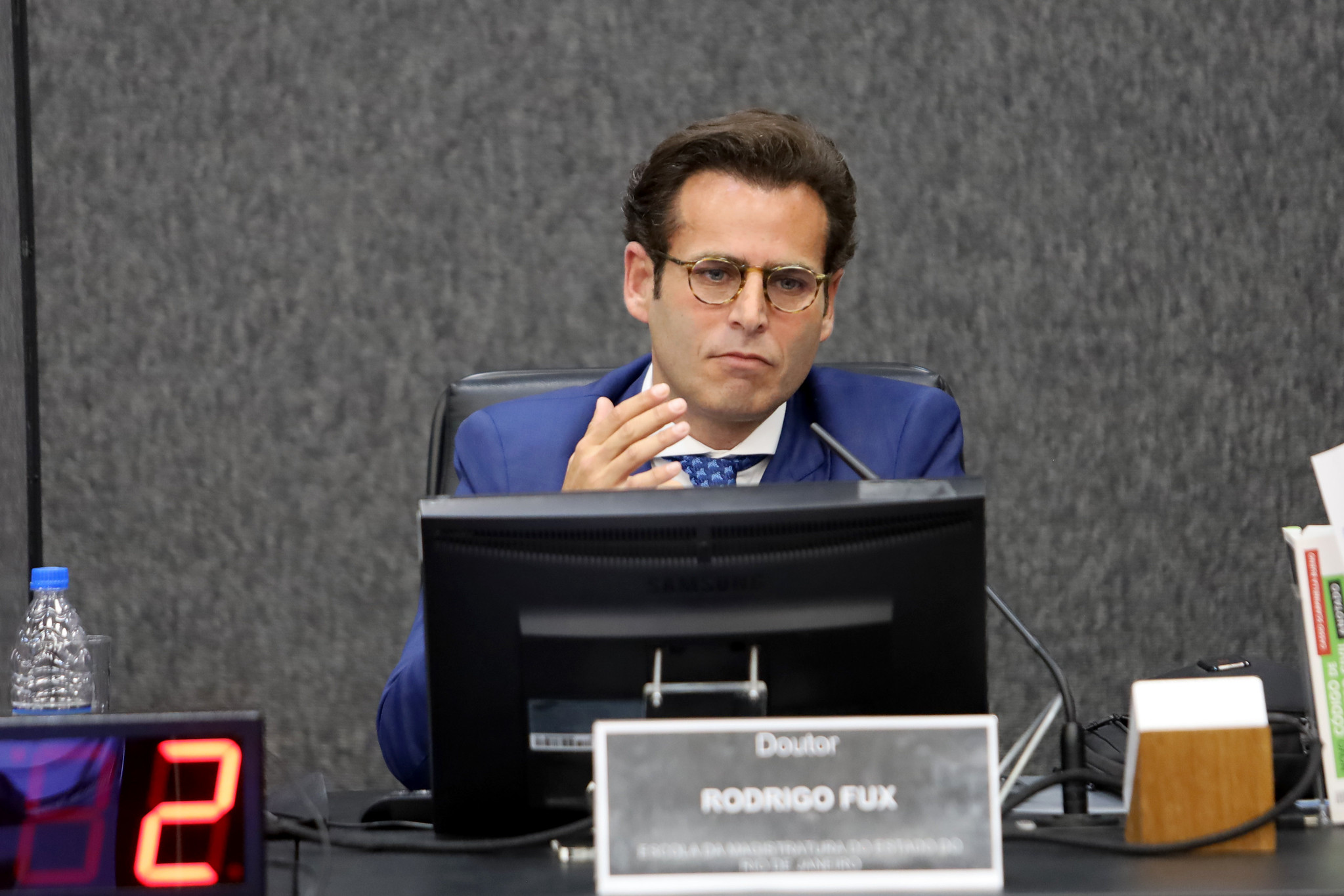 OAB-RJ defende advogado filho de ministro após vazamento de mensagens