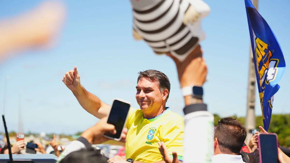 Campanha de Flávio Bolsonaro avalia positivamente tour pelo Nordeste