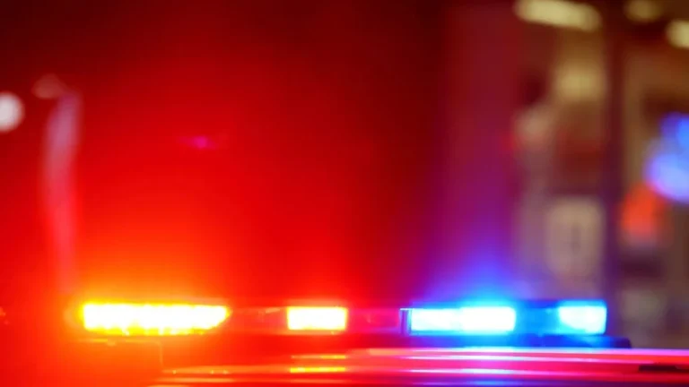Homem é preso após mulher denunciar cárcere com bilhete do filho