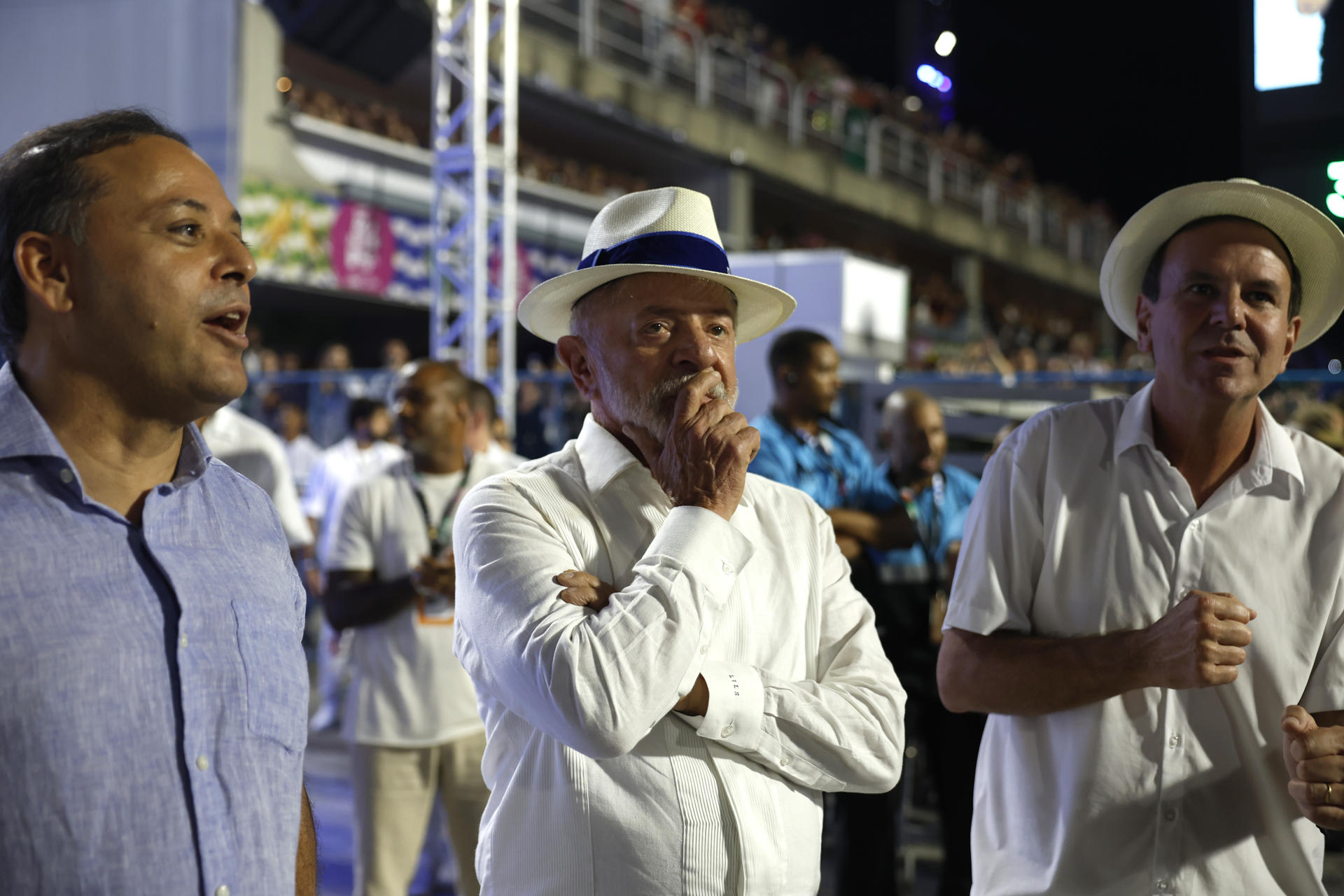 TSE aceita ação de Flávio Bolsonaro contra Lula por desfile de escola de samba