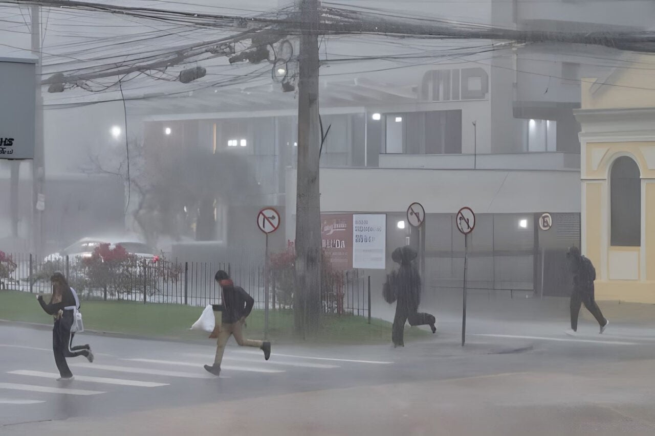 Paraná inicia semana com chuva e terá sol no fim de semana