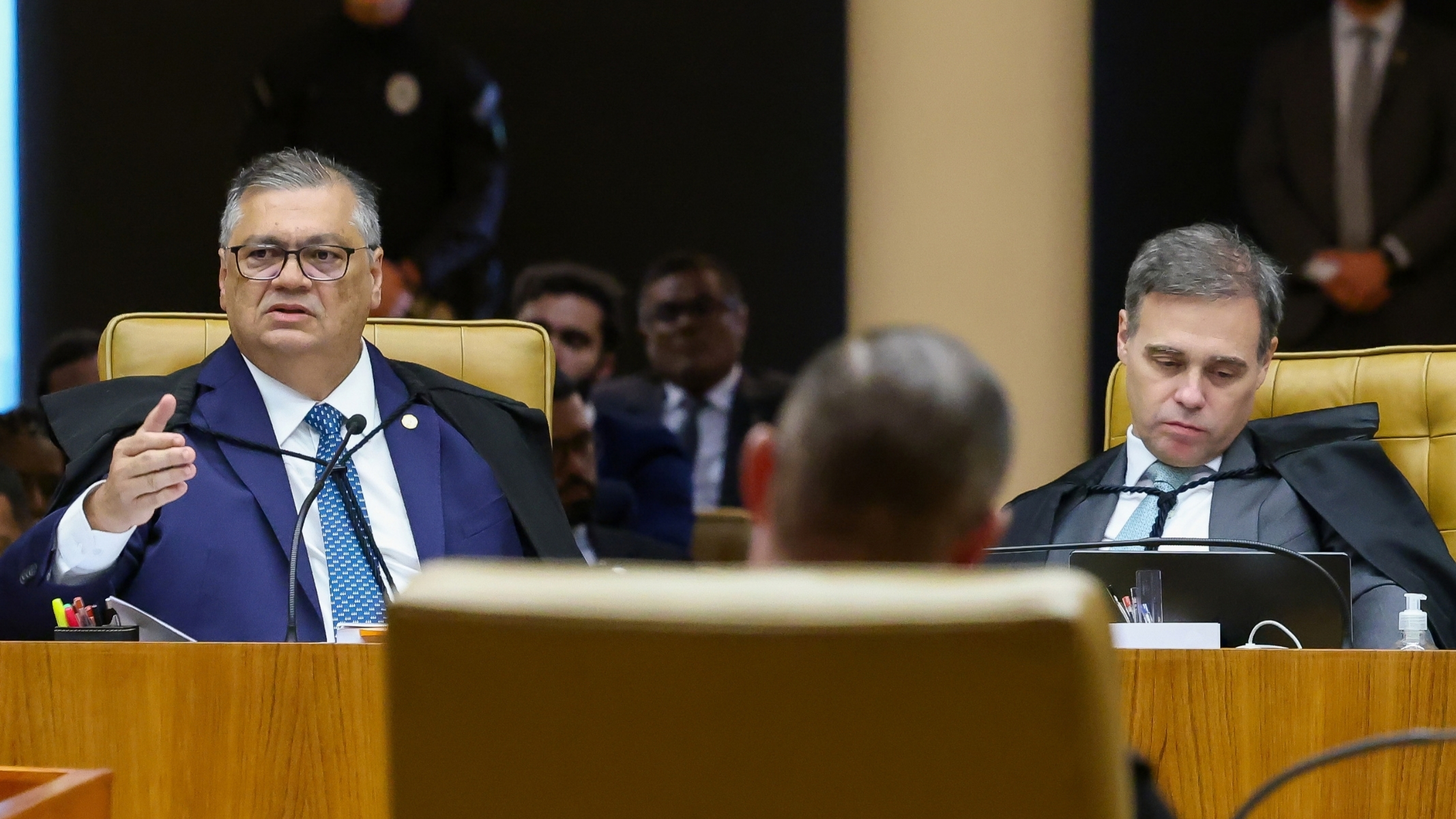 Dino leva ao plenário do STF disputa com Mendonça sobre Nossa Senhora Aparecida