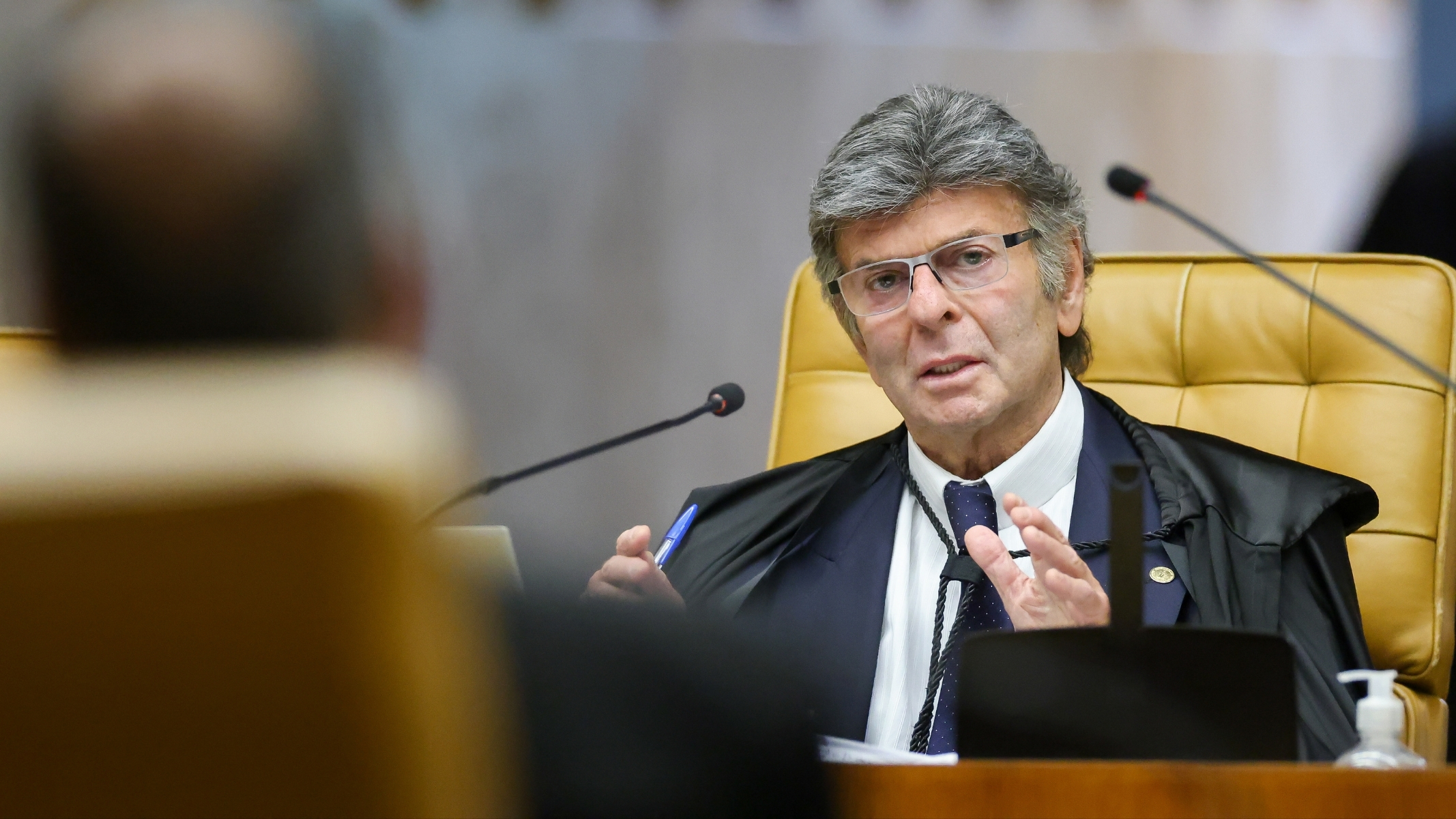 Flávio Bolsonaro recorre a Fux para reverter decisão de Dino sobre Nossa Senhora