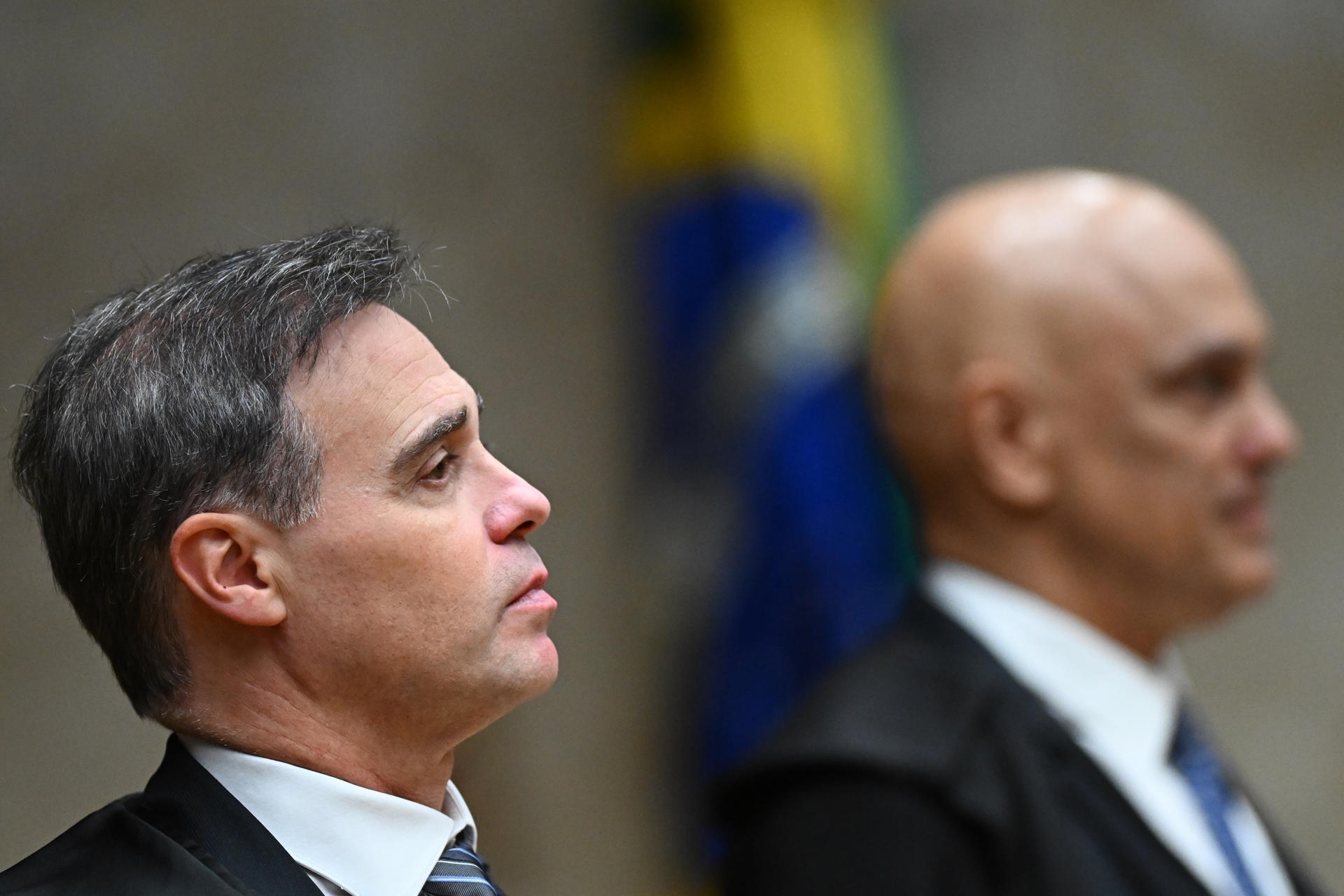Mendonça alerta para riscos de abrir celular de Vorcaro antes de sessão do STF