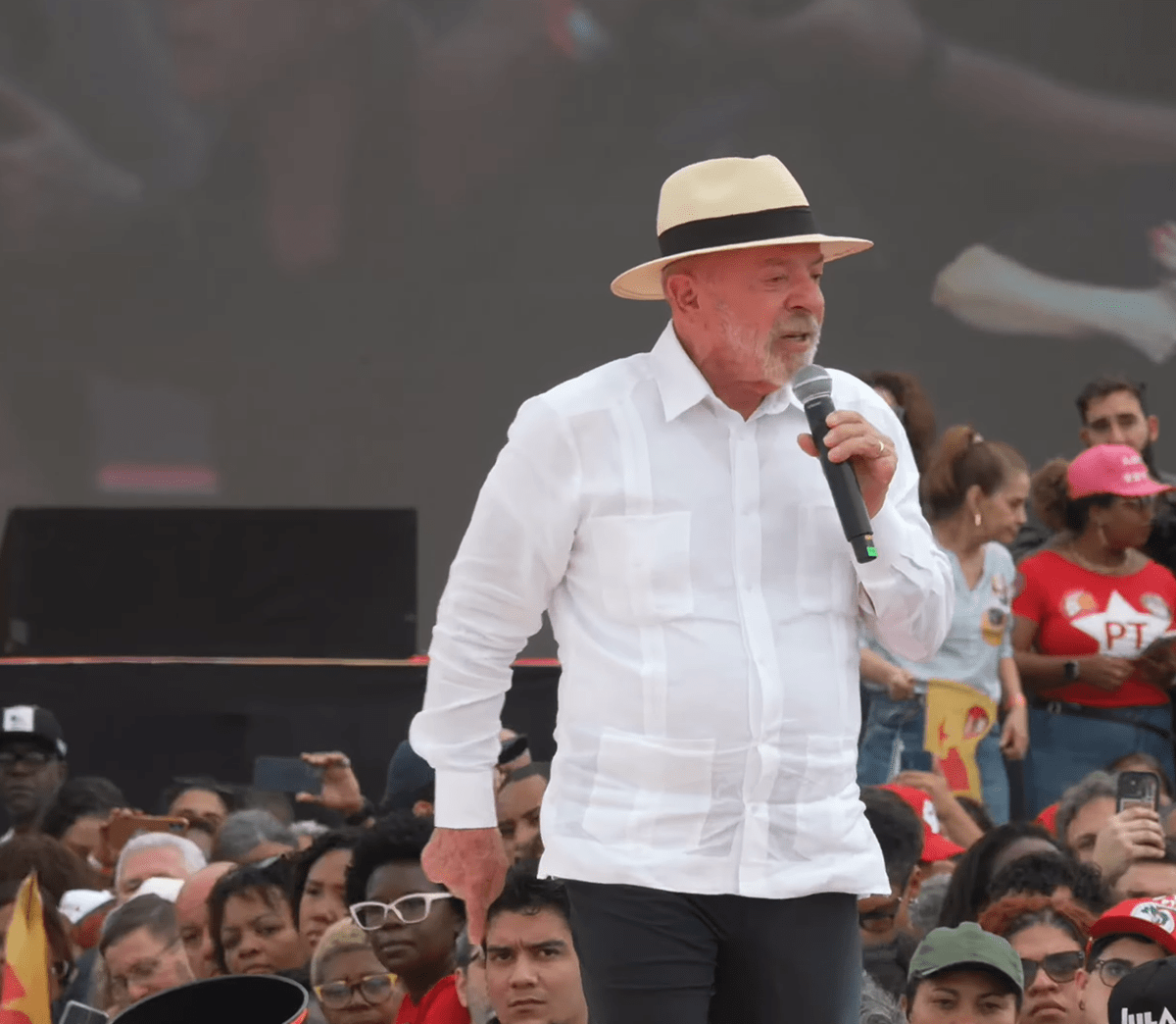 Lula Pressiona por Direito à Revenda de Passagens Aéreas e Redesenha Mercado
