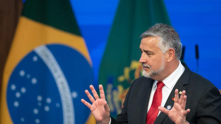 Master: Pimenta exige investigação ampla e sem privilégios na crise do banco