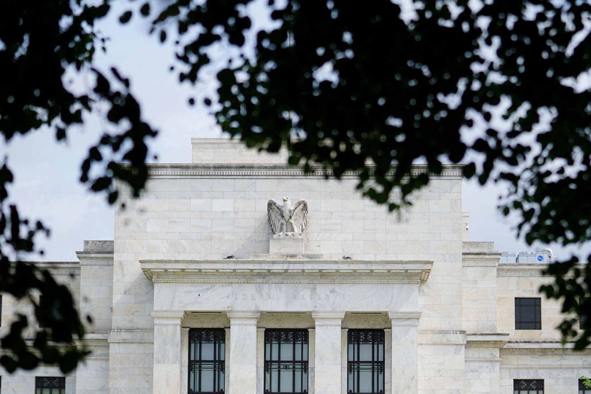 Presidente do Parlamento do Irã critica elevação de juros do Fed e relaciona inflação a Ormuz