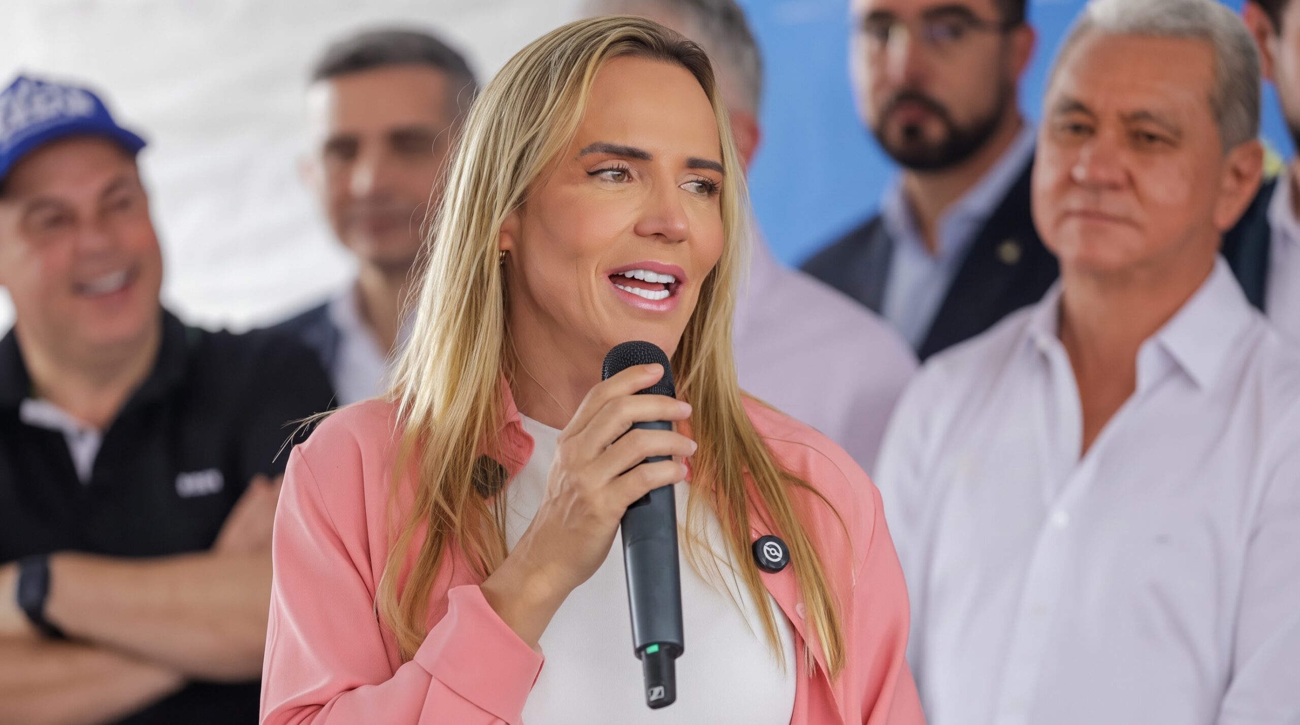 Celina Leão falta a debate no Distrito Federal e recebe críticas dos adversários