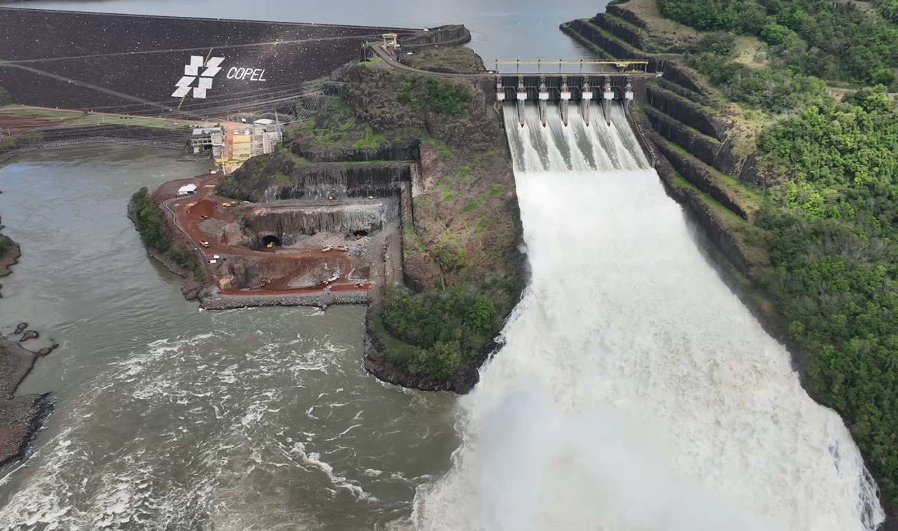 Chuvas intensas pressionam usinas do Iguaçu e Copel abre comportas no Paraná