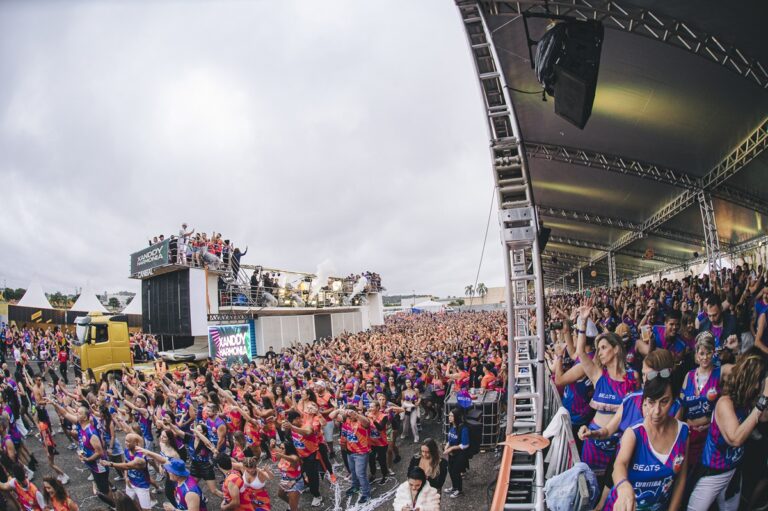 Parangolé volta ao Curitiba Folia e agita Pedreira com axé
