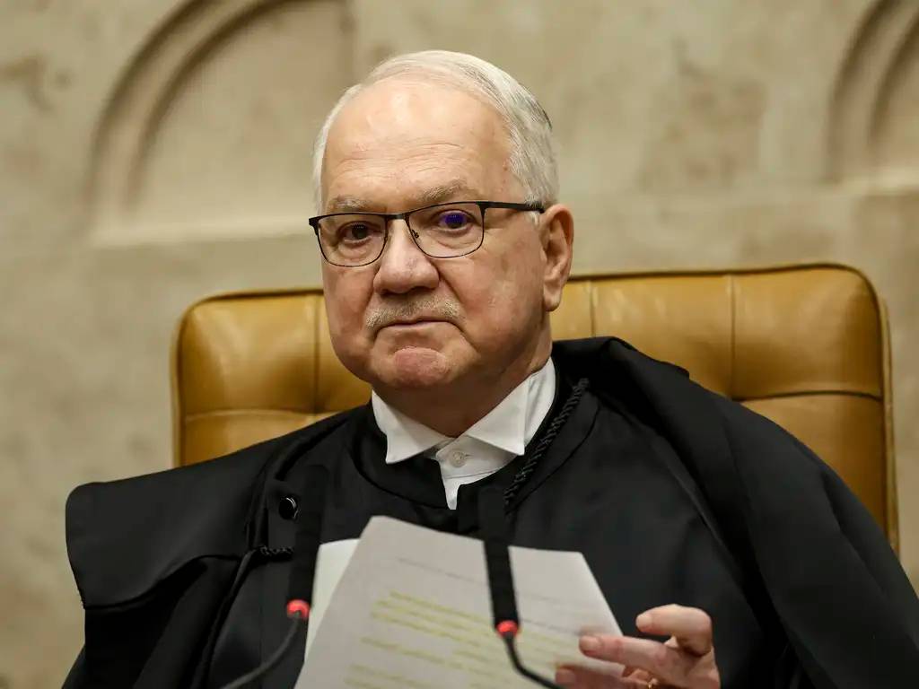 Fachin anuncia reação firme após mensagens explosivas de Vorcaro a Moraes
