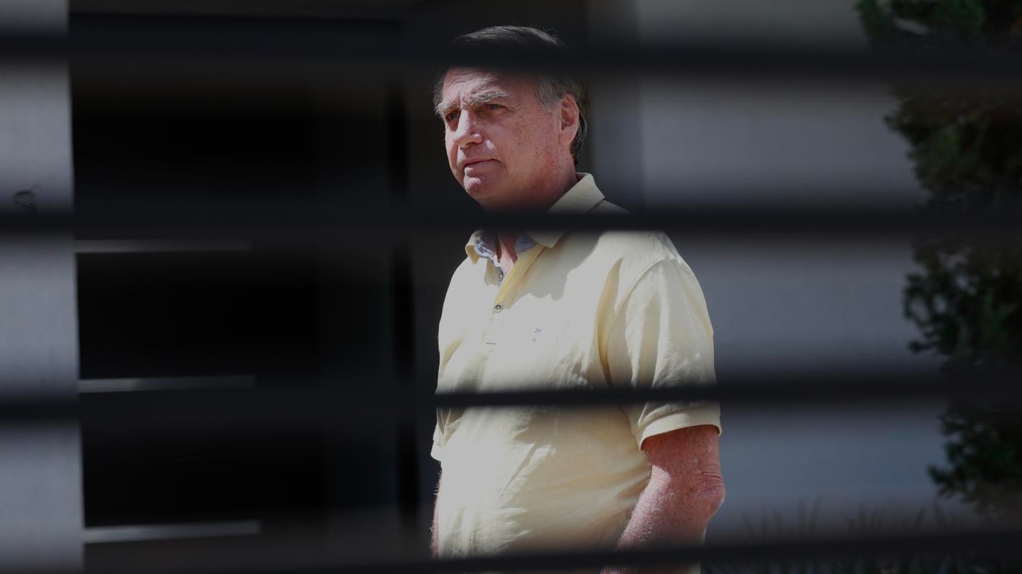 Defesa de Bolsonaro desiste de pedir suspensão da pena de prisão