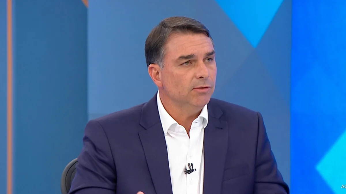 Ministro Mendonça ordena exclusão de post sobre Flávio Bolsonaro e Nossa Senhora Aparecida