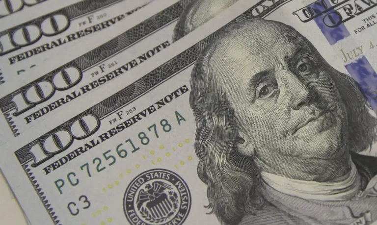 Dólar Despenca a R$ 5,08 e Pressiona Mercado em Meio a Crise no Oriente Médio