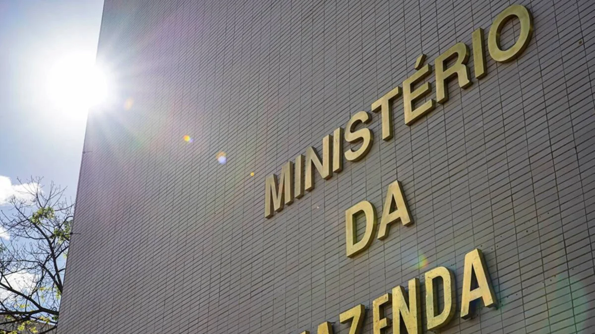 Governo projeta inflação de 4,9% para 2026 e reduz crescimento do PIB