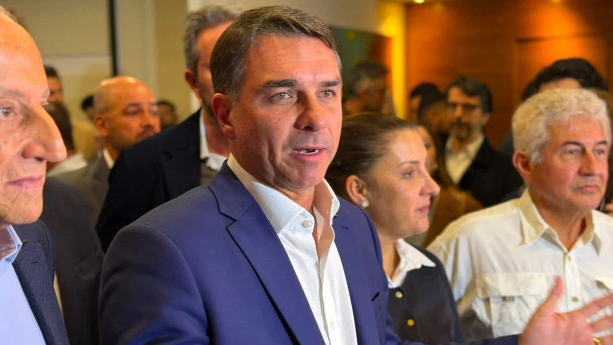 Flávio Bolsonaro acusa Moraes, Alcolumbre e Dino de conspiração política