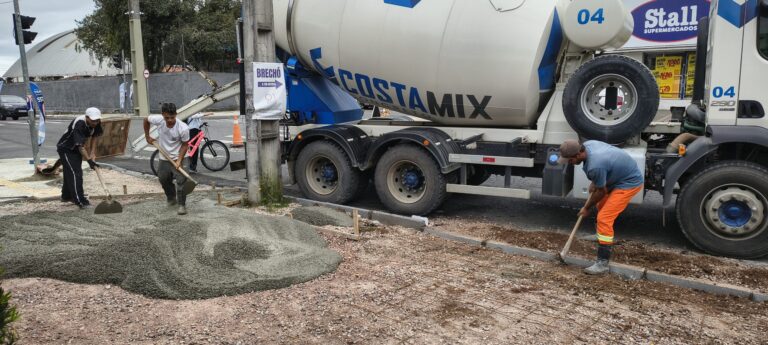 São José dos Pinhais inicia concretagem em calçadas da Rua Almirante Alexandrino
