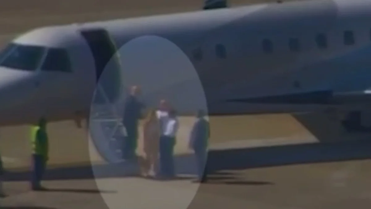 Vídeo mostra Moraes desembarcando de jatinho ligado a Daniel Vorcaro