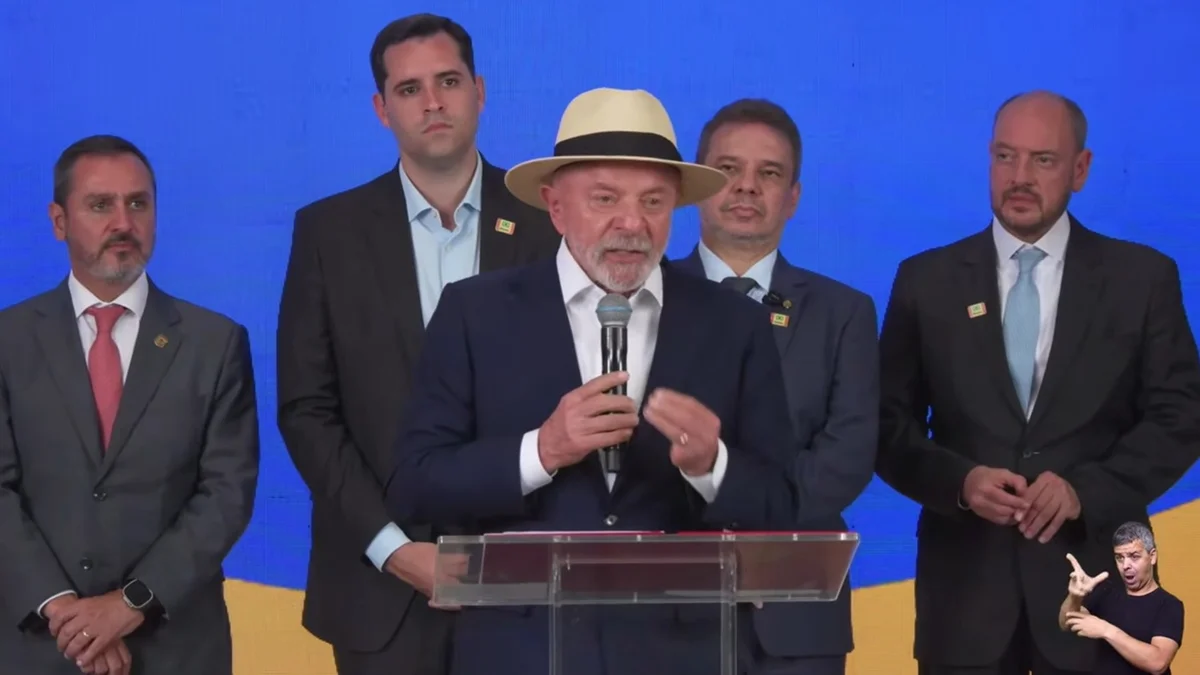Lula anuncia ações para desocupar territórios do crime no Rio