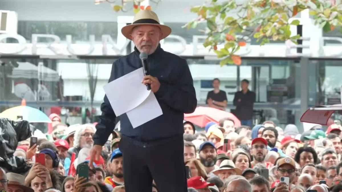 Lula cobra apoio do agronegócio em comício em Santa Catarina