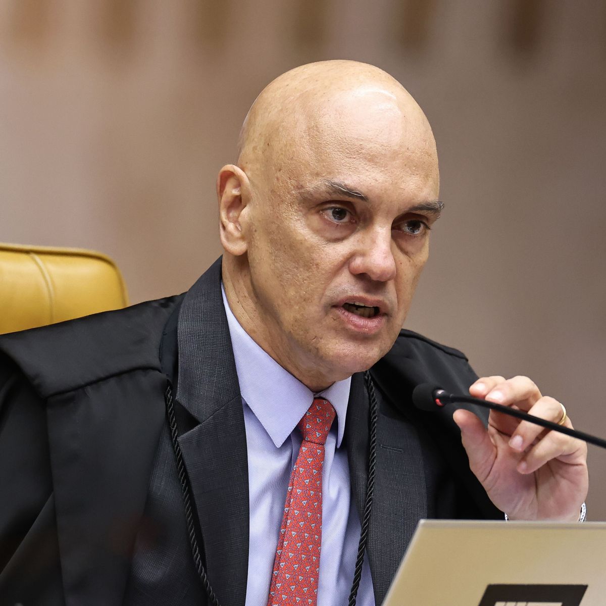 STF vota para igualar licença-maternidade entre mães biológicas e adotivas