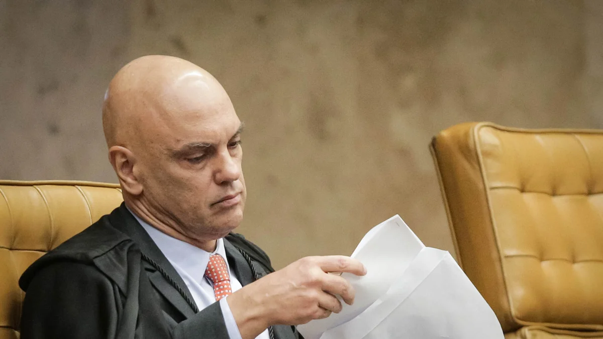 Moraes nega troca de mensagens com Vorcaro e questiona relatório da PF
