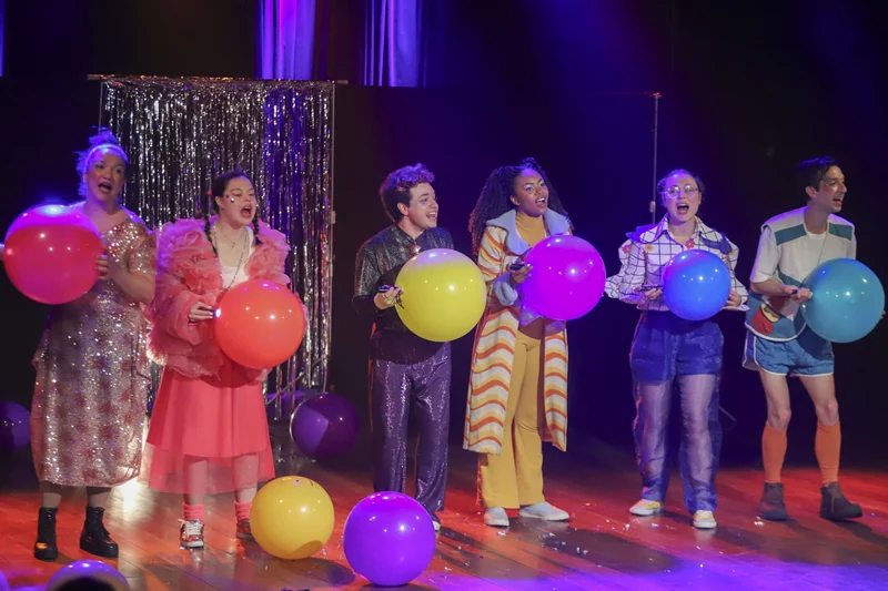 Curitiba usa peça teatral para empurrar agenda étnico-racial nas escolas
