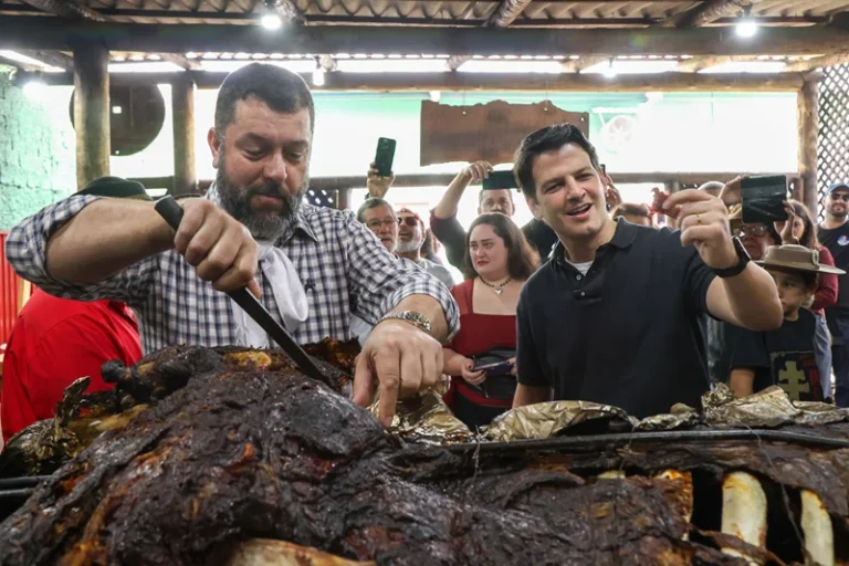Prefeito Eduardo Pimentel destaca cultura gaúcha no encerramento da Semana Farroupilha em Curitiba