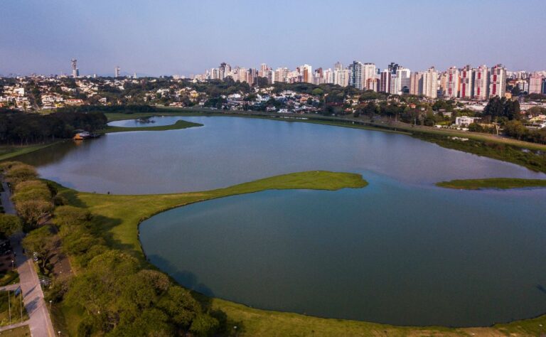 Curitiba mantém 49 áreas verdes com regras rígidas e acesso controlado