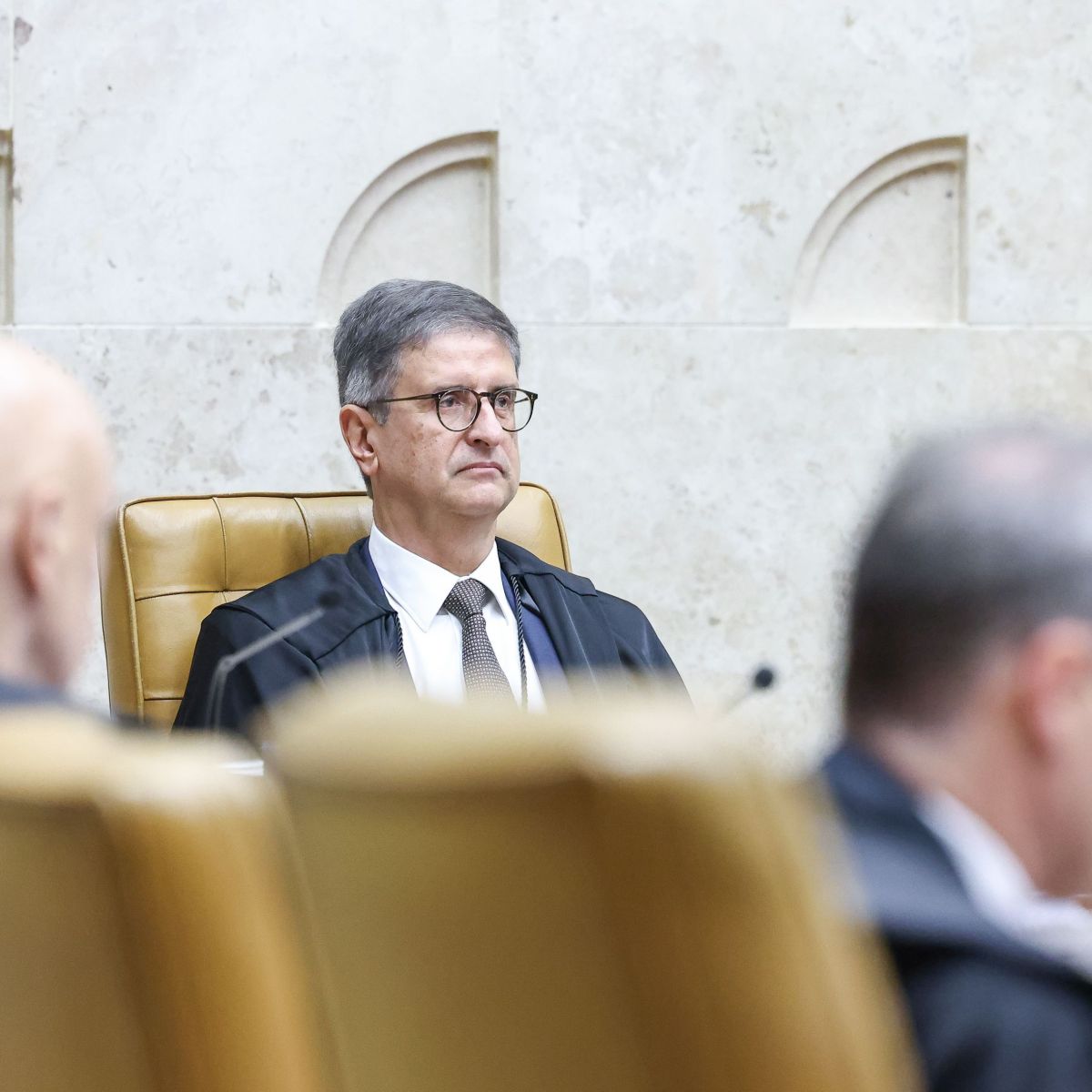 Fachin interrompe apuração da PGR e aperta controle sobre PF no STF