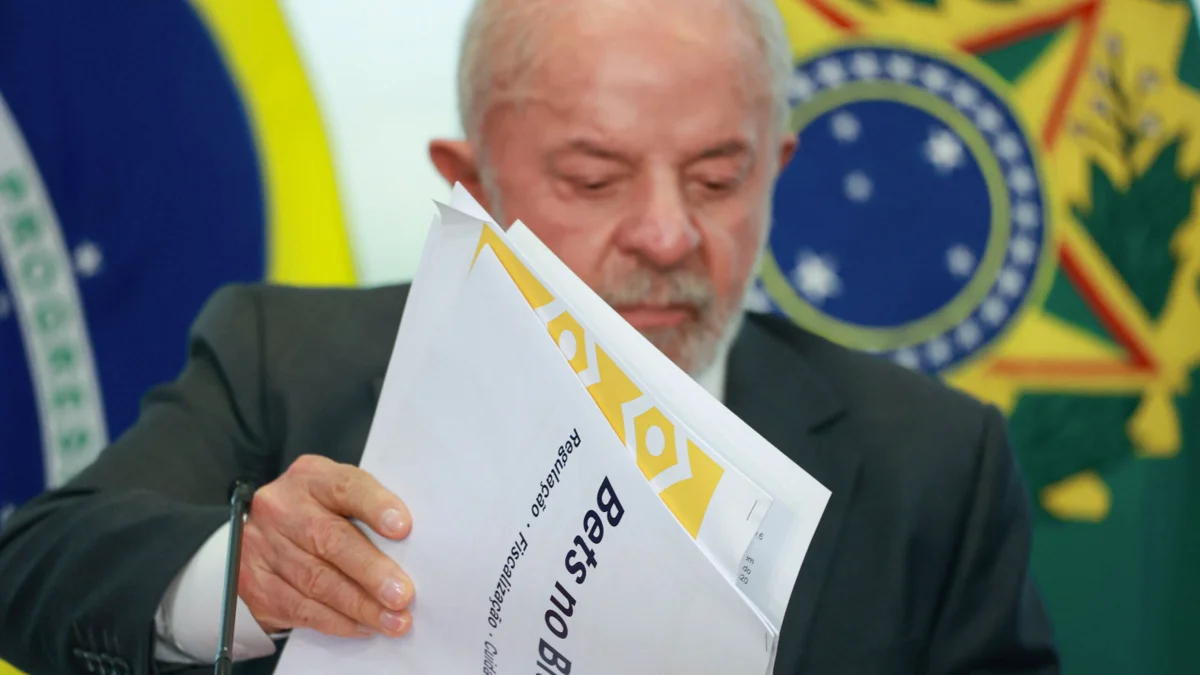Lula assina MP que proíbe apostas online e envia medida ao Congresso