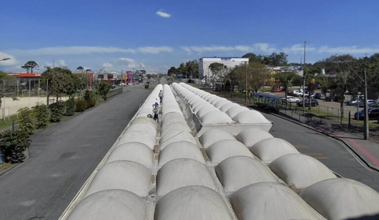 Terminal do Carmo em Curitiba recebe manutenção e limpeza para atender 17 mil usuários diários