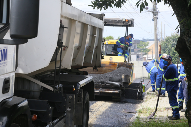 Curitiba supera meta de pavimentação dois meses antes do prazo
