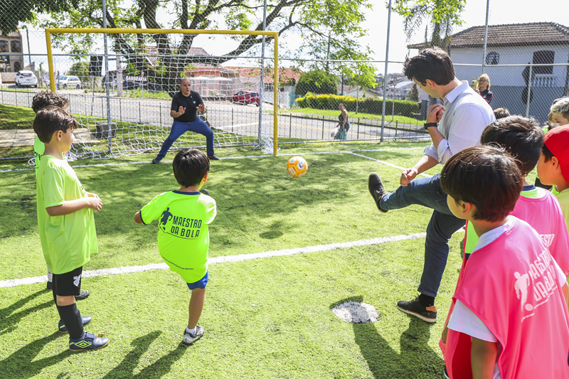 Curitiba entrega revitalização da Praça Semen Úniga no Santa Cândida