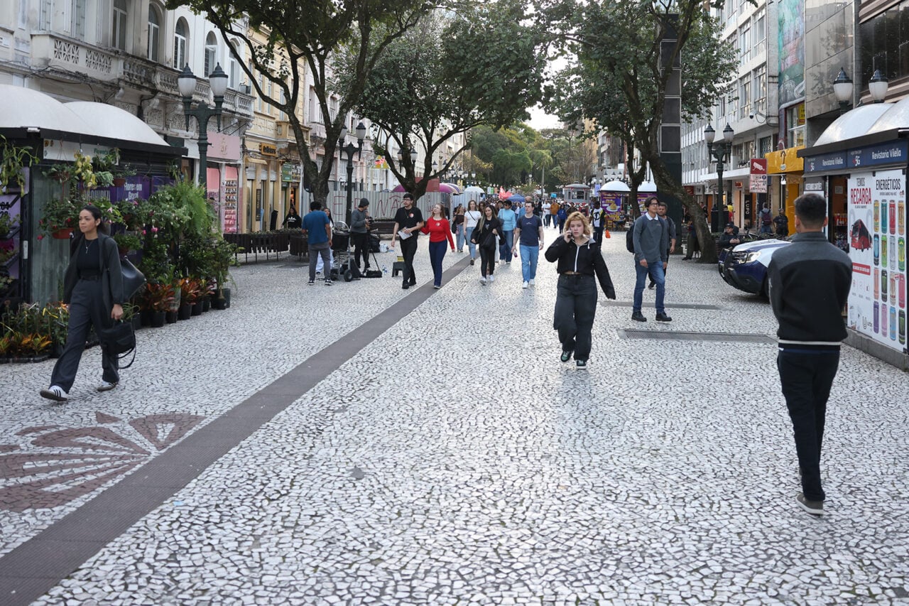 Curitiba completa 100 anos da primeira pavimentação em asfalto