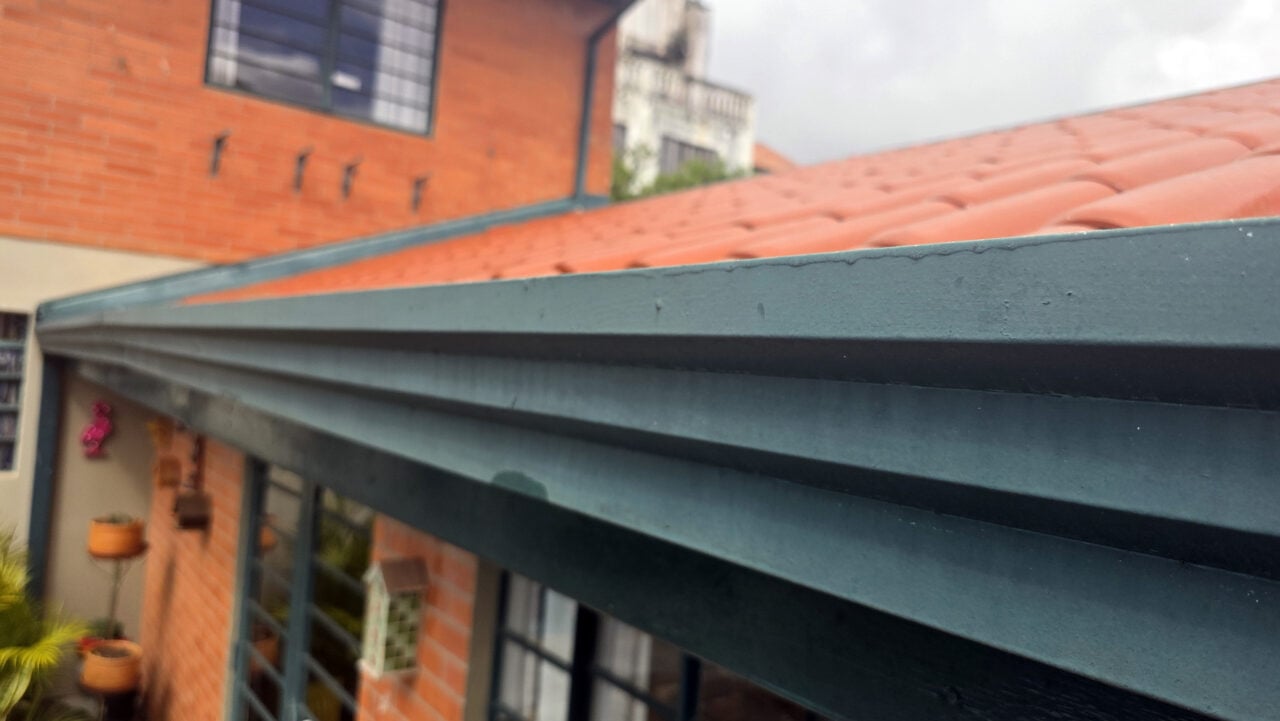 Chuvas intensas elevam em 197% reparos em telhados em Curitiba no 3º trimestre