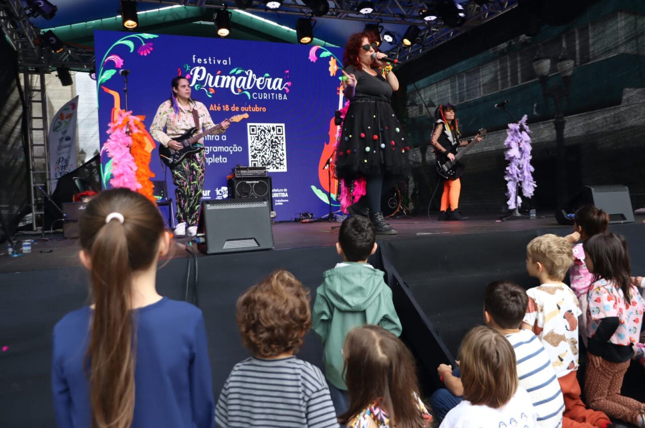 Palco das Flores encerra programação do Festival da Primavera em Curitiba
